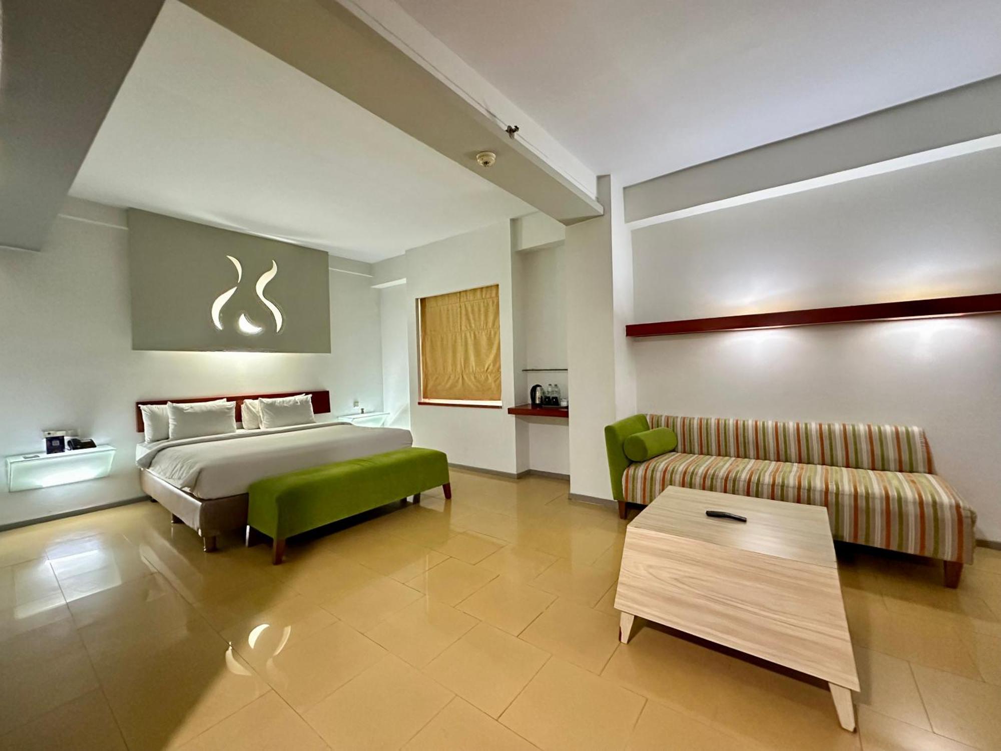 Sparks Life Jakarta, Artotel Curated Экстерьер фото