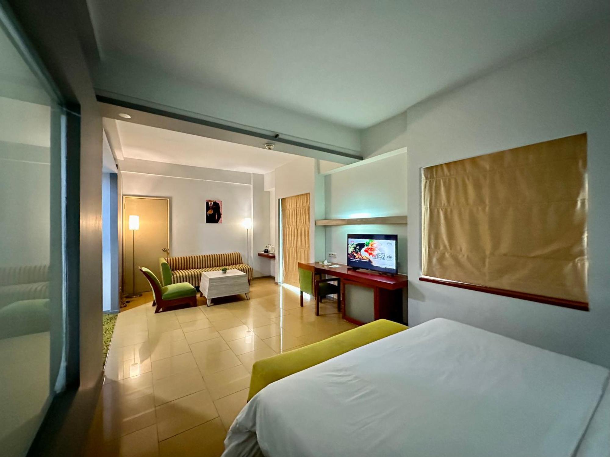 Sparks Life Jakarta, Artotel Curated Экстерьер фото