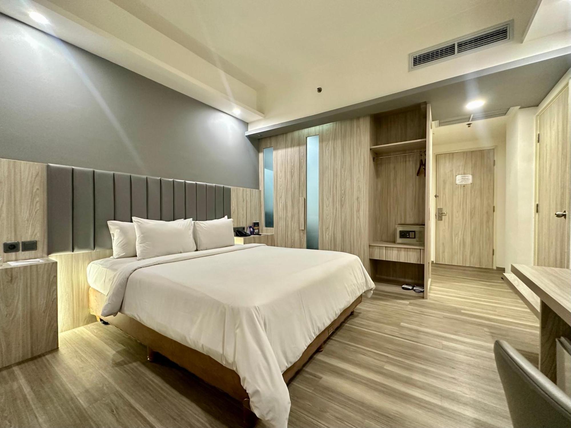Sparks Life Jakarta, Artotel Curated Экстерьер фото